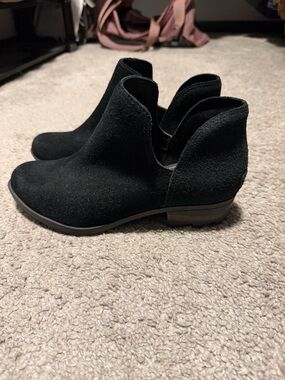 Sorel Women’s Black Suede Ankle Booties